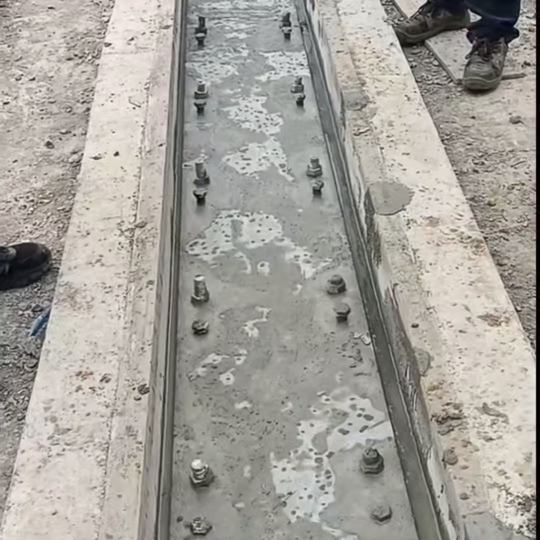 蚌埠港口码头起重机龙门吊重型机械设备稳固用早强快凝轨道胶泥
